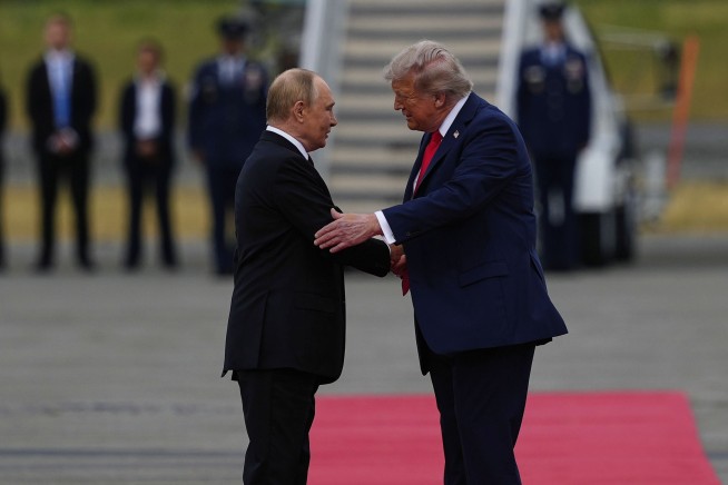 Trump, Putin Arrive in Alaska for High-Stakes Summit