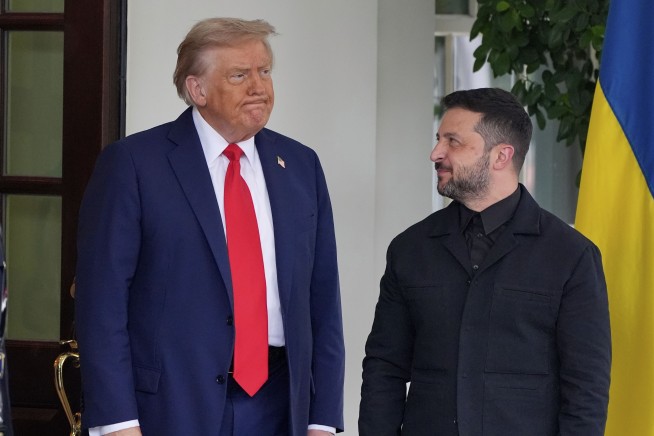 This Time, Zelensky Gets a Trump Compliment on Attire