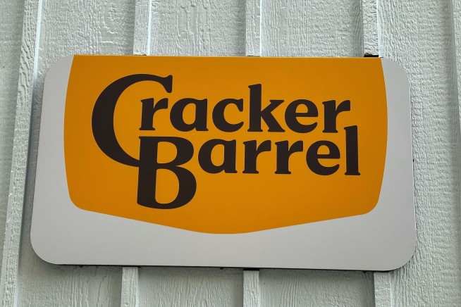 Cracker Barrel Abandons New Logo