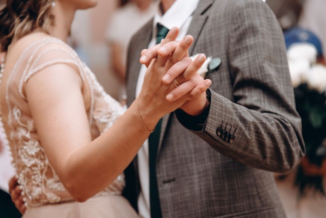 Wedding Thief Makes Off With $60K in Gift Box Heist