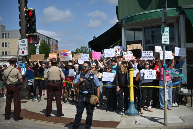 Minneapolis Families Press Vance for Change