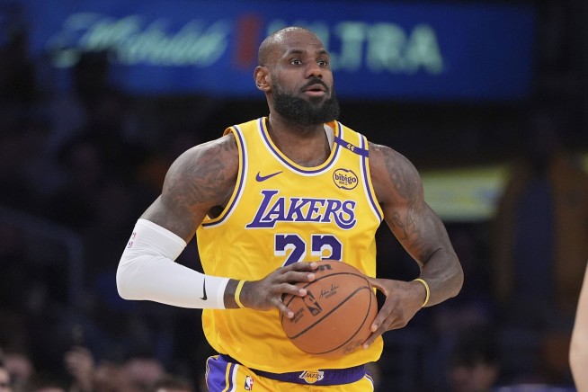 LeBron James Finds a Unique Way to Speak to Chinese Fans