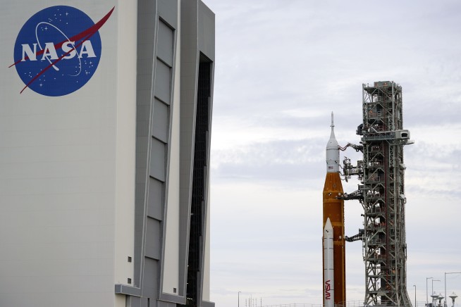 In New Space Race, NASA Shuts Out the Chinese