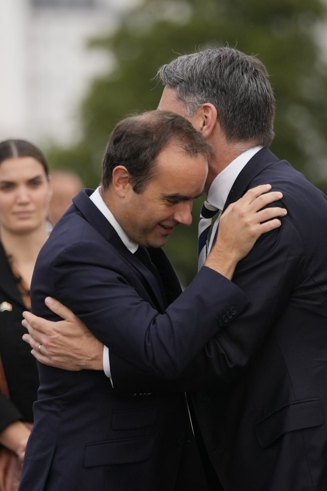 France's New PM Has a Unique Greeting Style