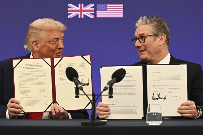 Trump Talks Jimmy Kimmel at UK Press Conference
