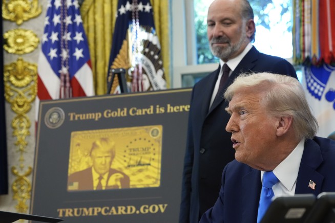 Trump Debuts New $1M 'Gold Card' Visa for Rich Foreigners