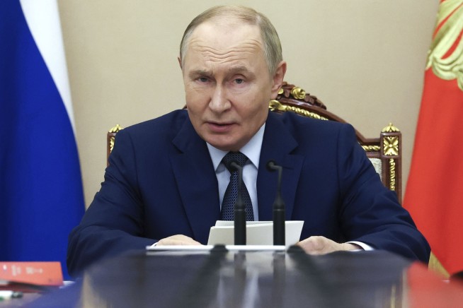 Putin Offers to Extend Last Nuclear Arms Treaty With US