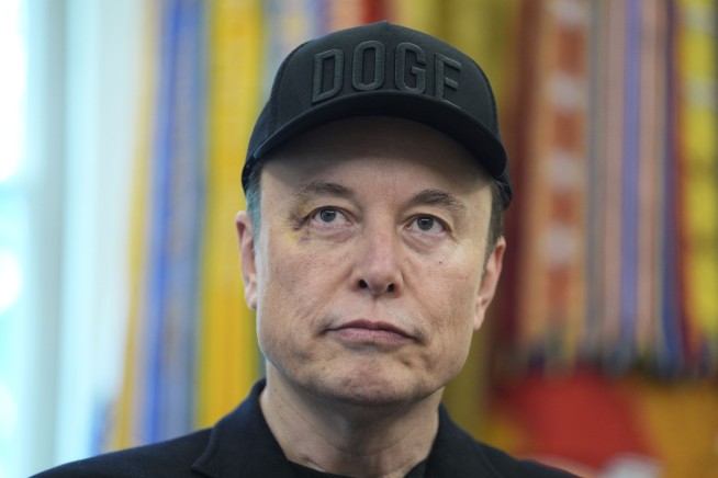 Feds Rehire Hundreds Laid Off by DOGE