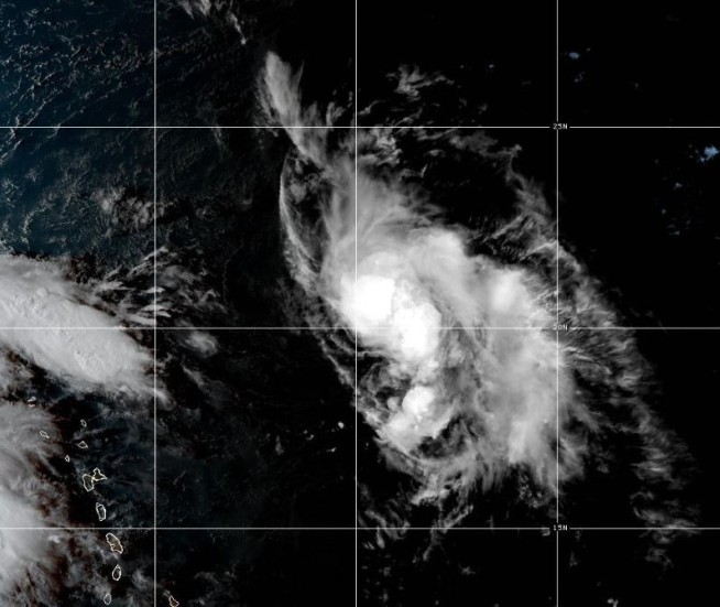 2 Atlantic Storms Could Meet, Putting East Coast on Alert