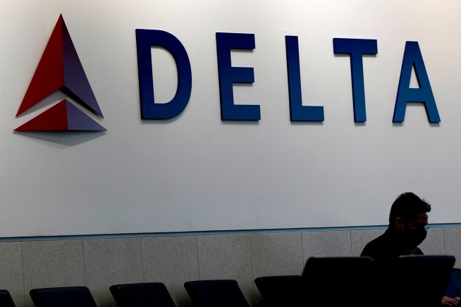 Delta Jets Collide on Ground at New York's LaGuardia Airport