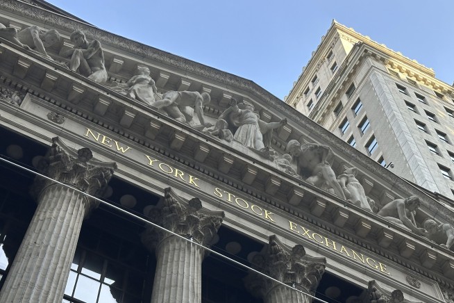 Stocks Close Out Winning Week Despite Government Shutdown