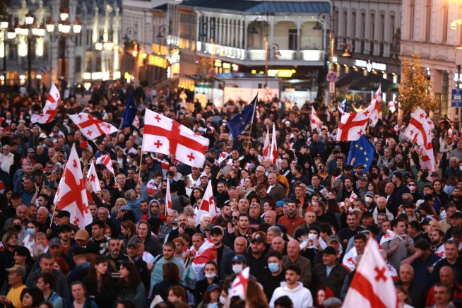 Police in Tbilisi Battle Crowds Protesting Turn Toward Russia