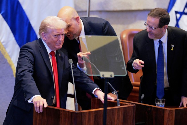 Trump Ad-Libs a Pardon Request for Netanyahu