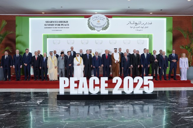 Trump Urges Mideast Leaders to Put 'Old Feuds' Aside