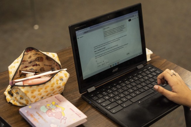 High-School Kids Are Dating AI Now
