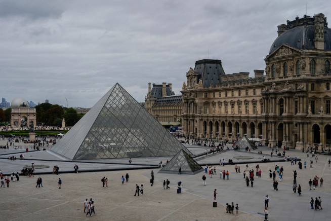 Thieves Stage Daring Jewel Heist at the Louvre