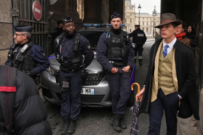 Prosecutor: Stolen Louvre Jewels Worth $102M