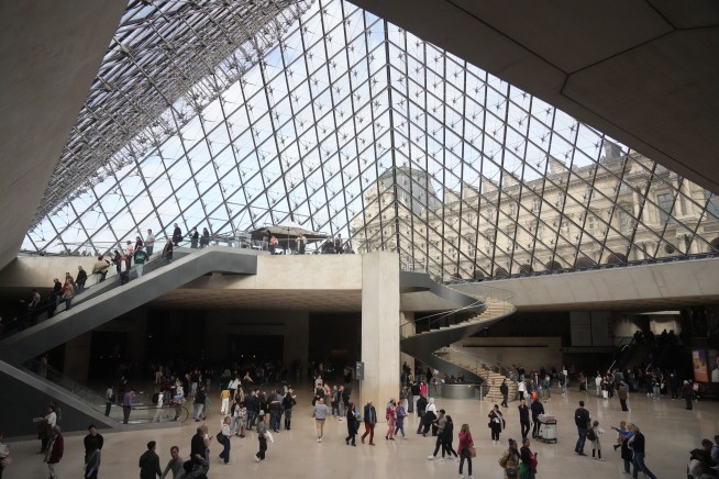 Louvre Director Says She Warned About Security