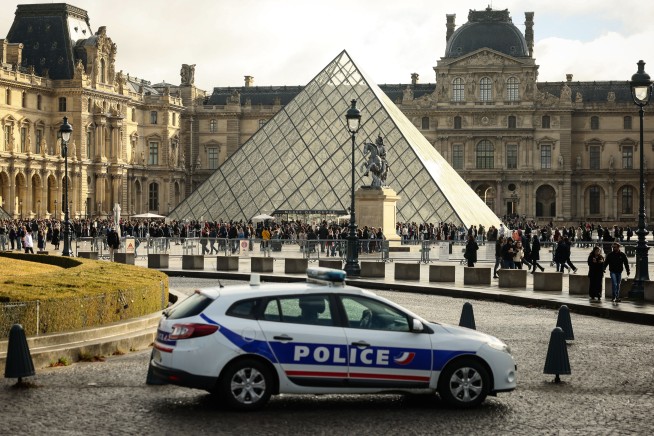 Police Make Arrests in Heist at the Louvre