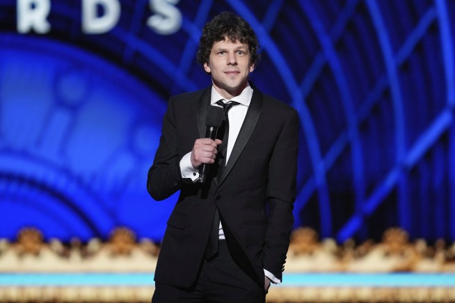 Jesse Eisenberg Donating Kidney —to a Stranger
