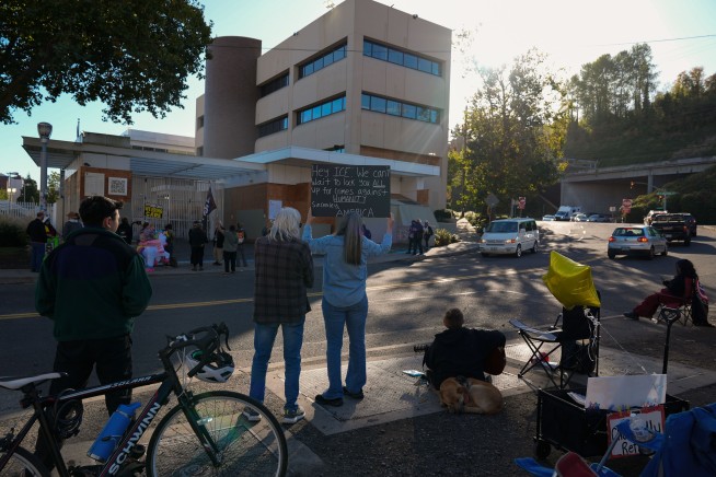 Judge Again Bars Trump From Deploying Troops in Portland