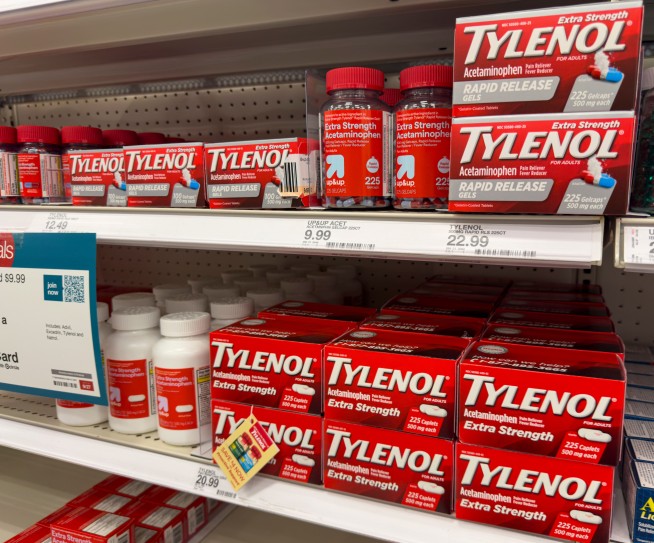 Kleenex Owner to Buy Tylenol Maker