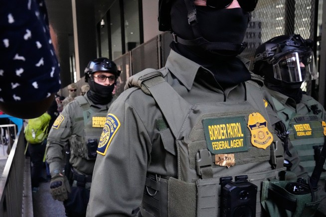 Judge Limits Feds' Use of Force in Chicago