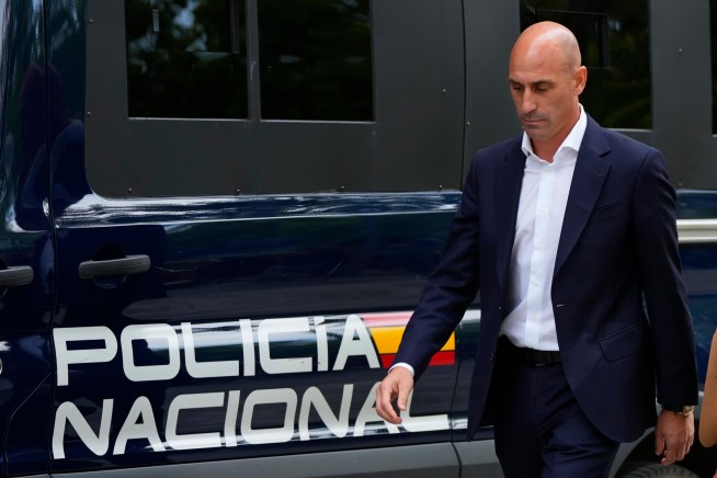 Disgraced Spanish Soccer Boss Egged by His Own Uncle