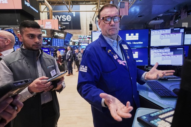 Dow Drops Almost 500 Points in Another Rough Day for Stocks