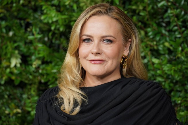 Alicia Silverstone Offers $50K for Return of Missing Giraffes