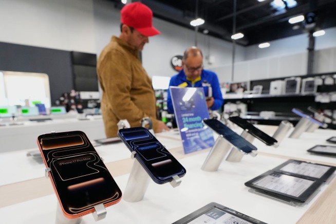 Report: There's a New Leader in Smartphone Shipments