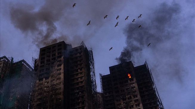 Hong Kong Fire Survivor Escaped After Chance Look