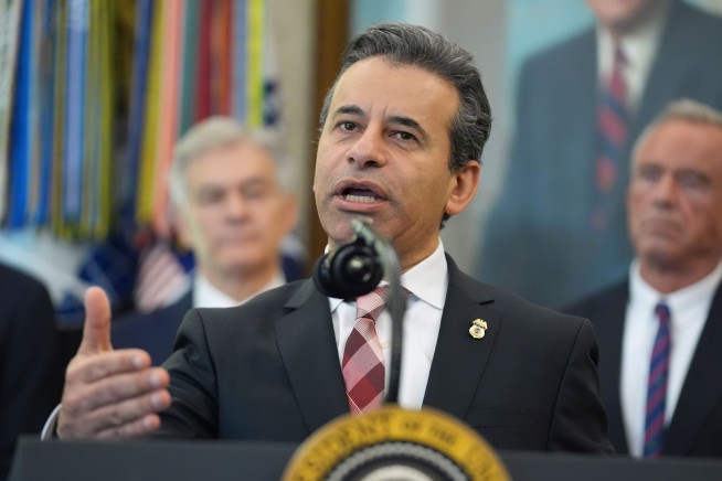 FDA Plans Changes, Tying Child Deaths to COVID Shot