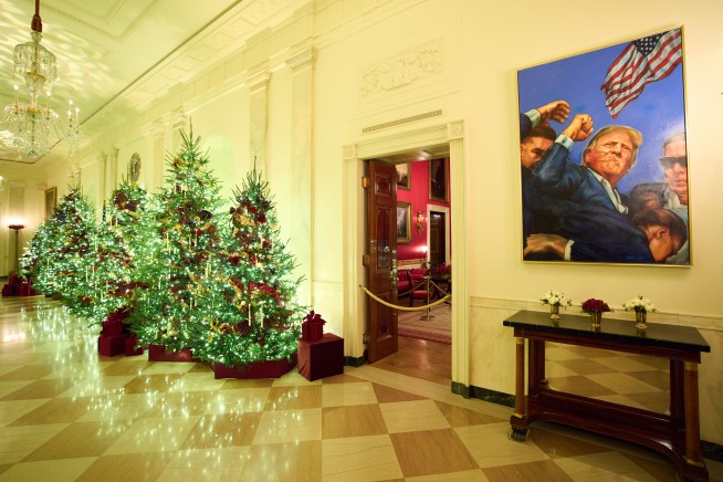 Melania Trump Unveils White House Holiday Decor
