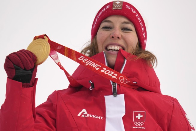 Olympic Champ Has Scary Fall in Switzerland