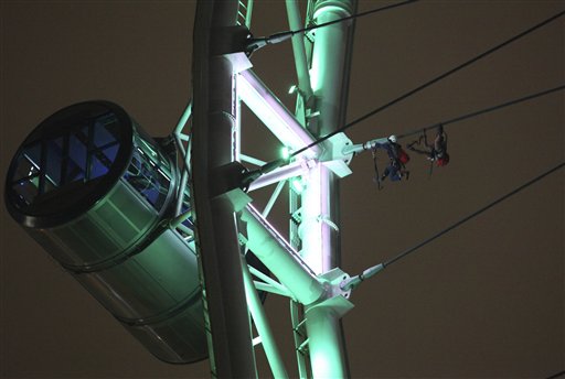 Outage Strands 173 on Singapore Ferris Wheel