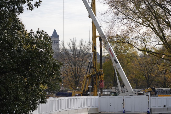 Preservationists Sue Trump Over White House Ballroom