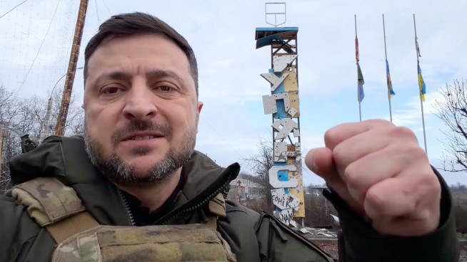 Putin Said Ukrainians Were Trapped. Zelensky Took a Selfie
