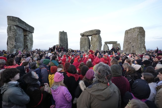 Stonehenge Welcomes in the Winter Solstice