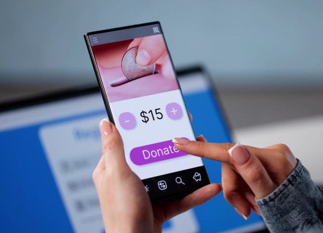 Most US Adults Aren't Making Year-End Charitable Donations