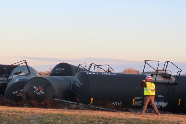 Kentucky Train Derailment Spills Molten Sulfur