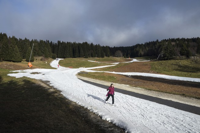 Warming Shuts Ski Resorts, Turning Lifts Into Junk