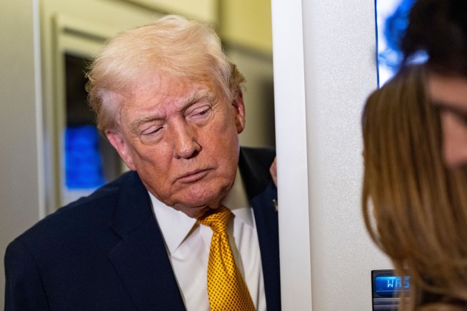 Two Big Newspapers Split on Venezuela Move