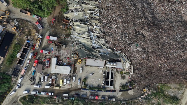 Mound of Garbage Collapses at Landfill, Killing 1 and Trapping Dozens