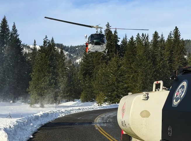 Avalanche Fatally Buries 2 Snowmobilers