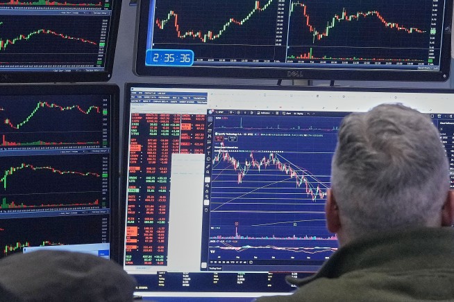 Stocks Plunge After Trump's Latest Tariff Threats