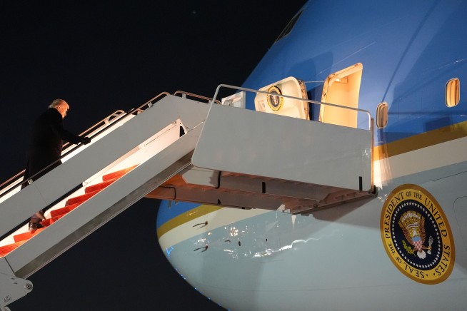 Air Force One Returns to DC Shortly After Leaving for Davos