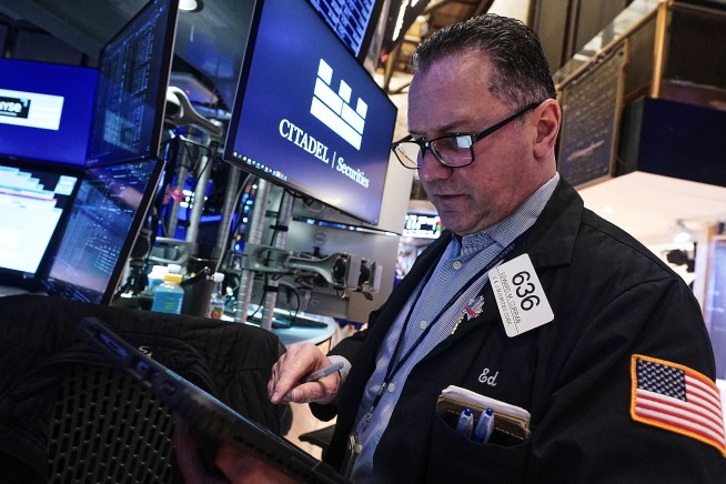 Stocks Climb for a 2nd Day After Trump's Tariff Pullback