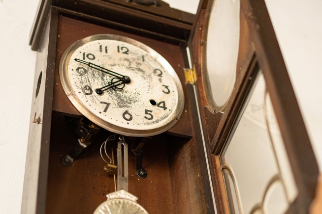 In Modern Age, Grandfather Clocks Head to the Graveyard