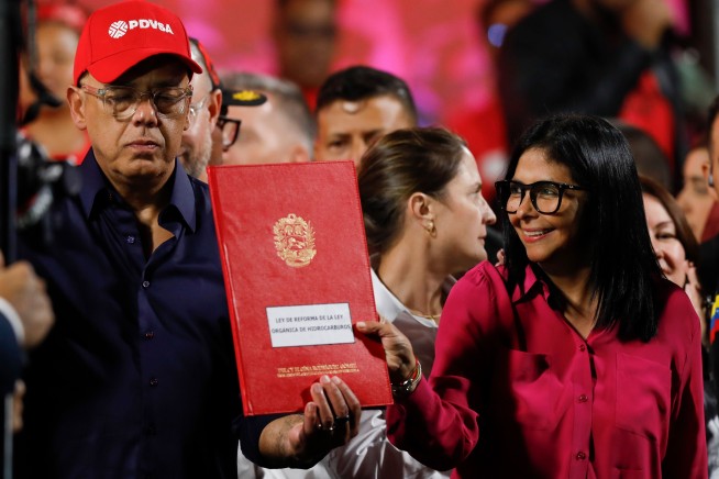 To Draw Investors, Venezuela Overhauls Its Oil Industry